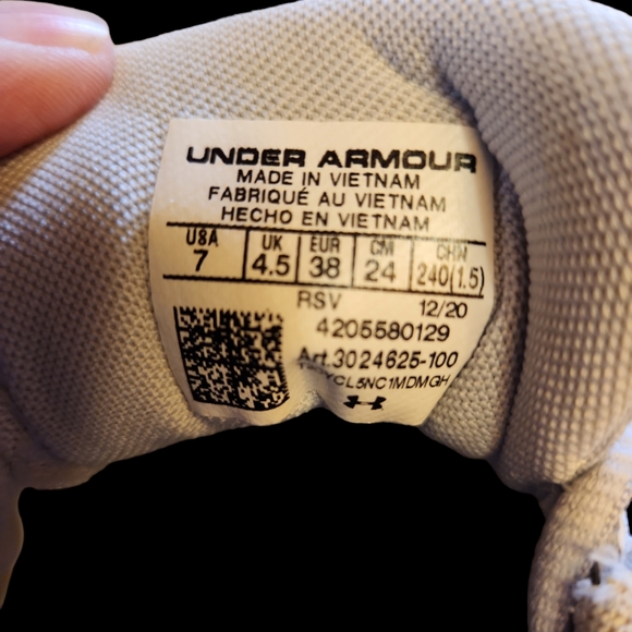 Under Armour Charged Assert Size 7 - Picture 7 of 9